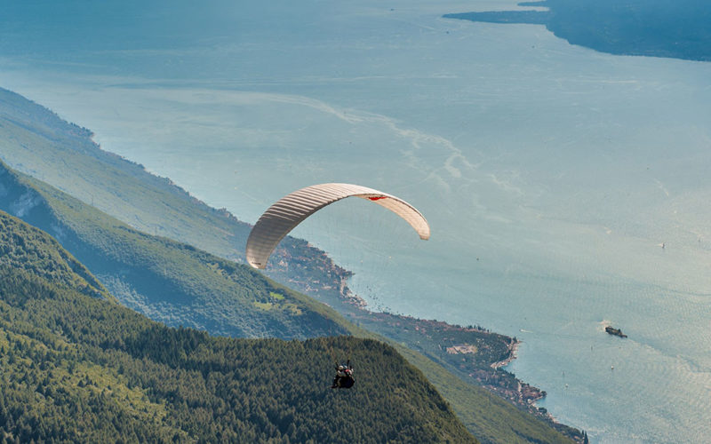 tandem flight with a pilot close to monte baldo at lake garda